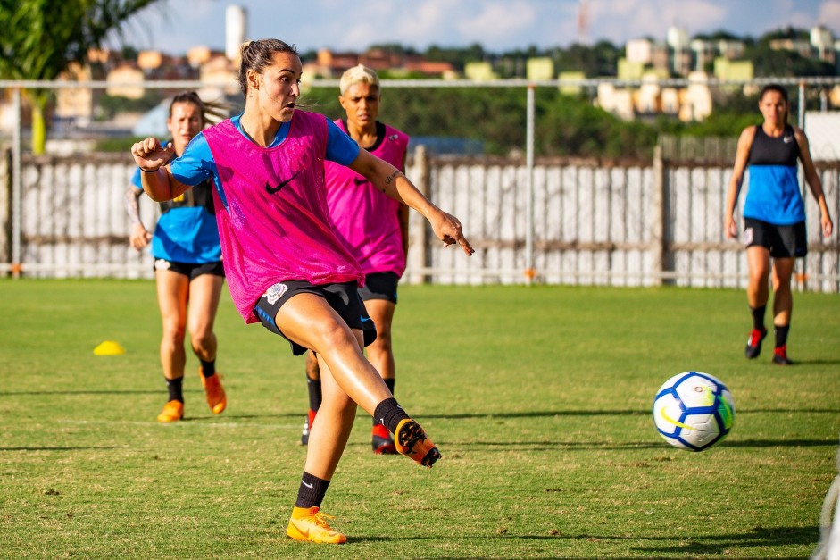 Gabi Zanotti, do Corinthians Futebol Feminino, treina nesta quarta-feira