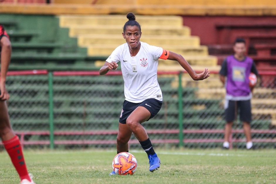 Grazi atuando na goleada contra a Portuguesa, pelo Campeonato Paulista Feminino