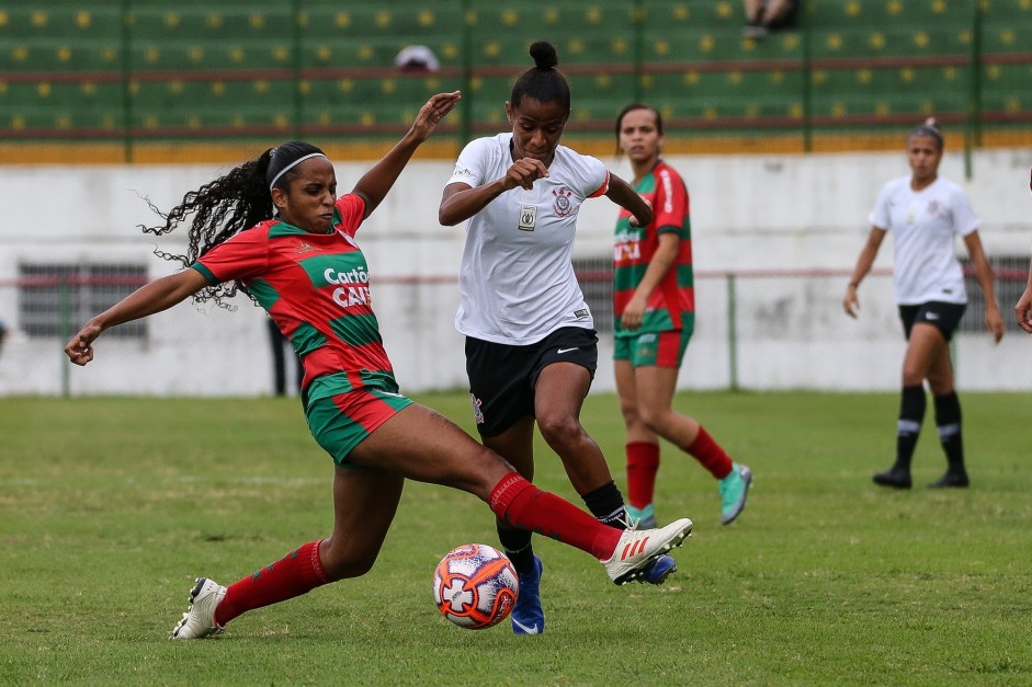 Grazi no duelo contra a Portuguesa, pelo Campeonato Paulista Feminino