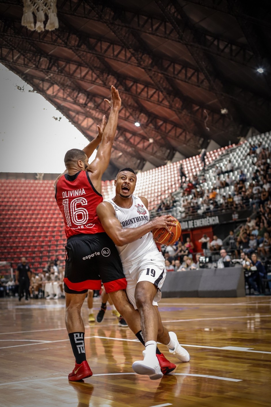 Humberto durante jogo contra o Flamengo, pelo NBB