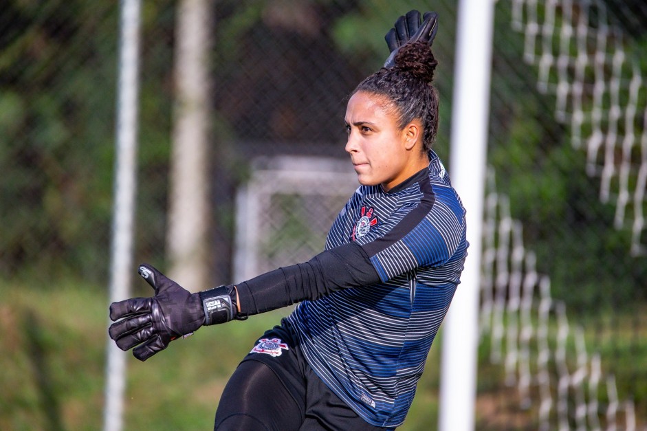 Lelê, do Corinthians Futebol Feminino, treina nesta quarta-feira