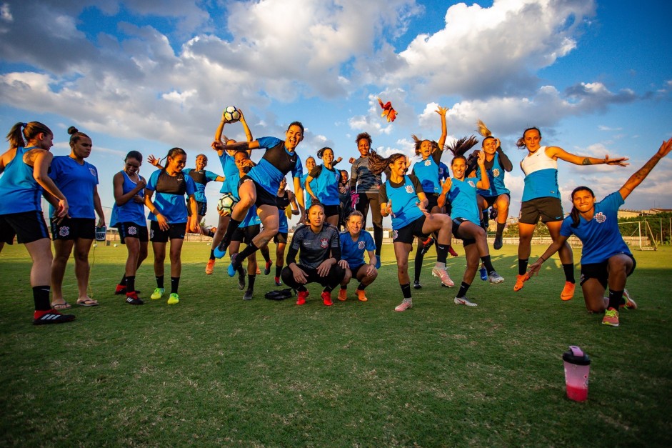 Meninas do Futebol Feminino do Corinthians no treino desta quarta-feira