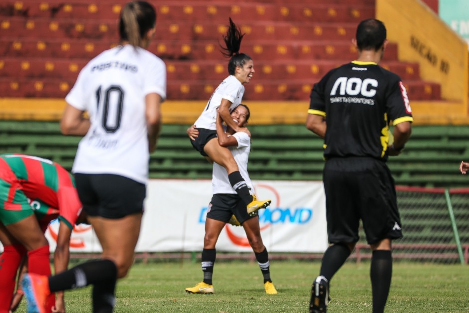 Paulinha anotou um dos cinco gols do Corinthians sobre a Portuguesa, pelo Paulista Feminino