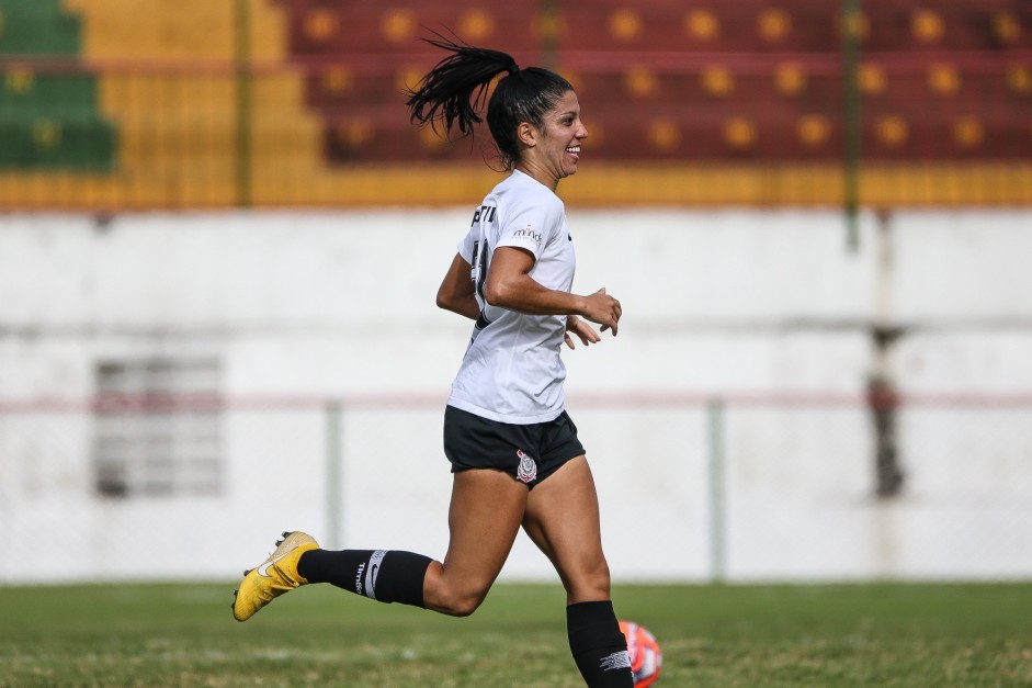 Paulinha marcou gol contra a Portuguesa, pelo Paulista Feminino