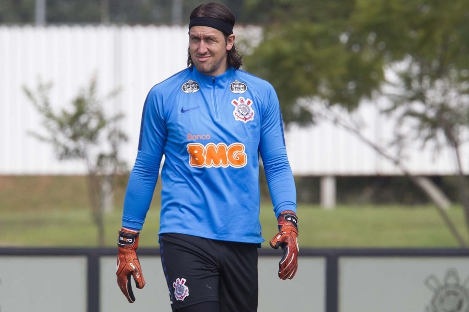 Arqueiro Cássio no treinamento de hoje no CT Joaquim Grava