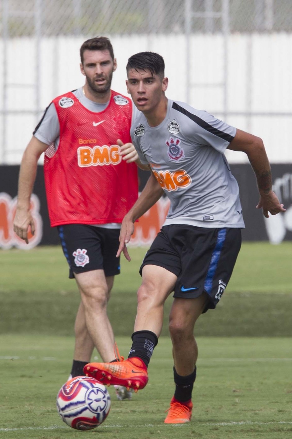 Boselli e Araos no treino de hoje no CT