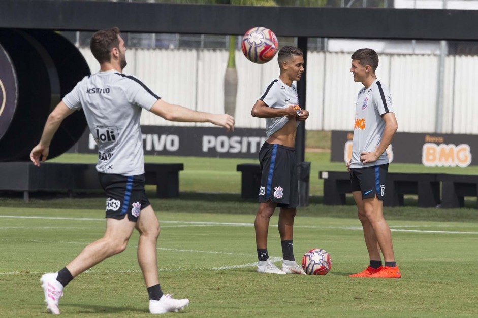 Boselli, Vital e Pedrinho no treinamento de hoje no CT