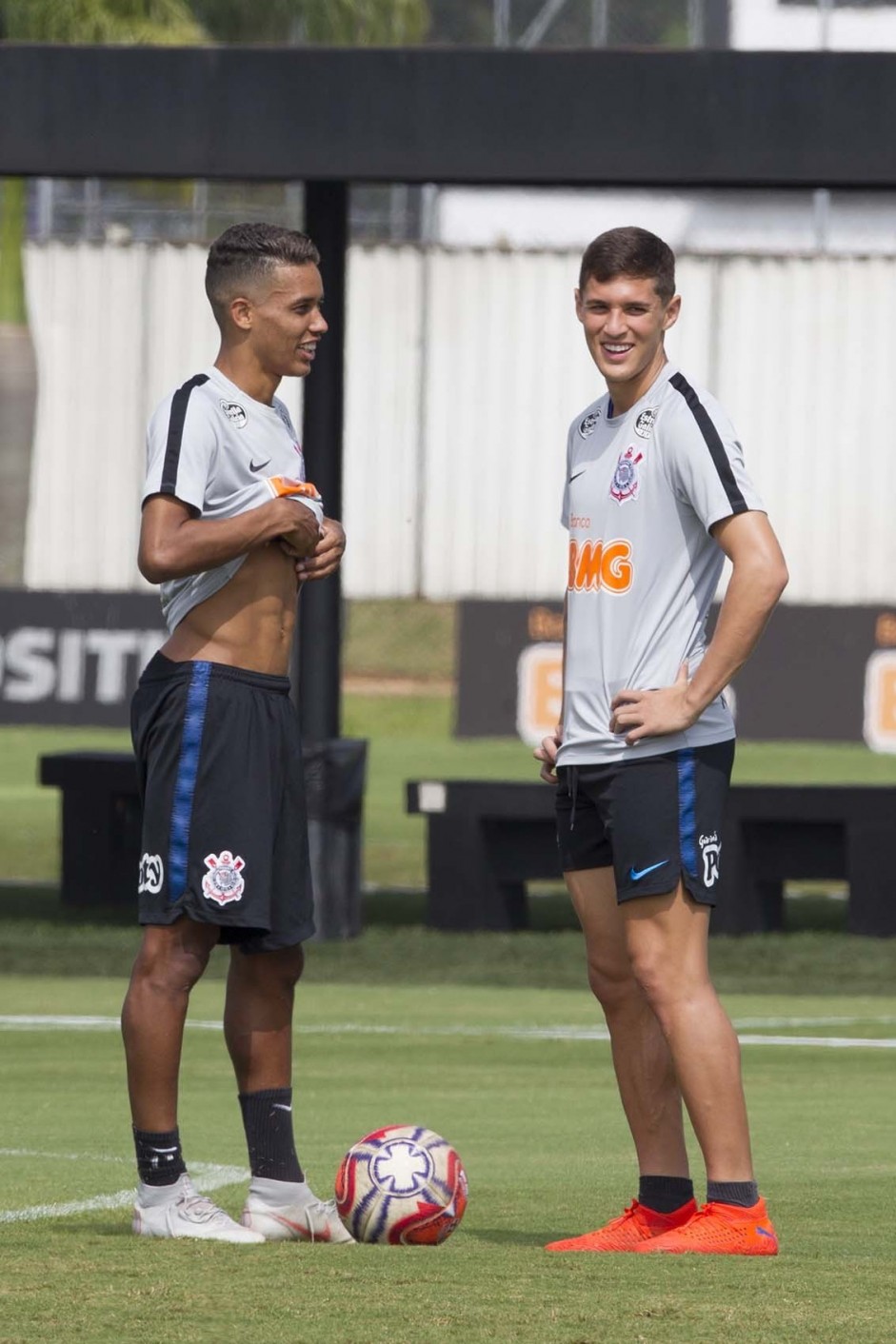 Pedrinho e Vital no treinamento de hoje no CT