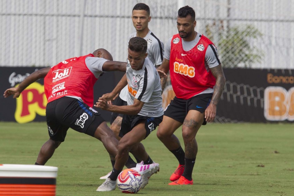 Pedrinho, Michel e Thiaguinho no treino de hoje no CT