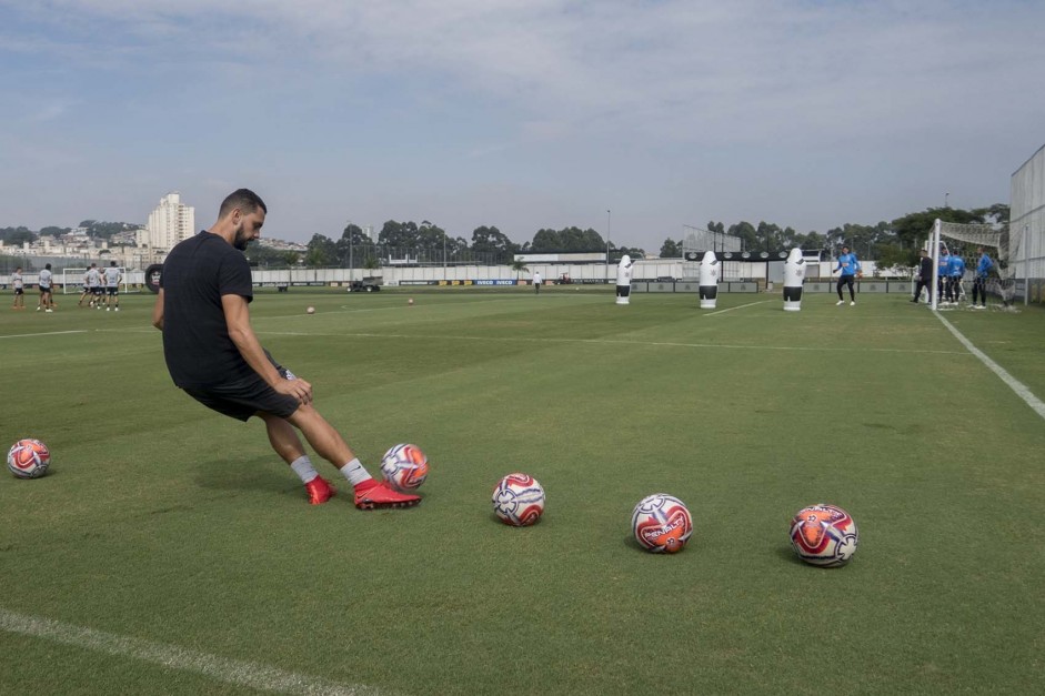 Teve treino no CT Joaquim Grava