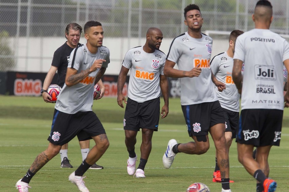 Thiaguinho, Love e Gustavo no treinamento de hoje no CT