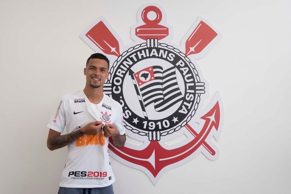 Thiaguinho renovou com o Corinthians