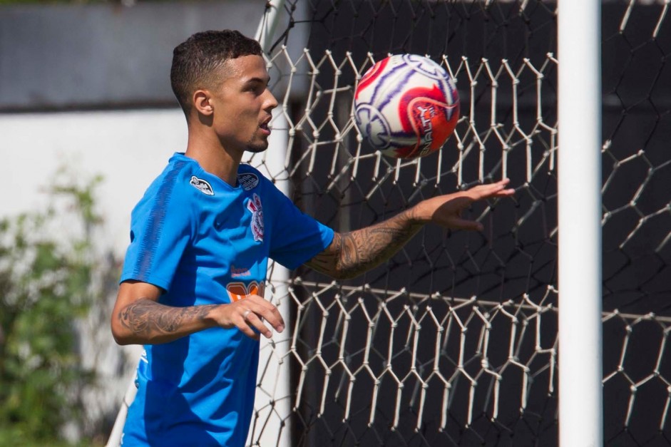 Thiaguinho no treino desta sexta-feira da Paixo no CT Joaquim Grava