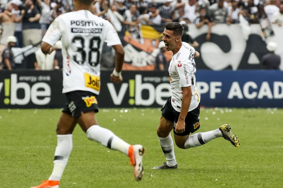 Avelar foi quem marcou o primeiro gol contra o So Paulo, na Arena Corinthians