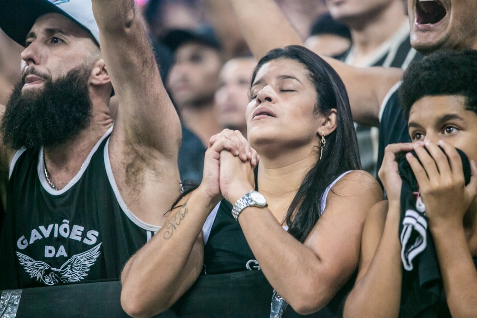 Torcedores muito apreensivos durante final contra o So Paulo, pelo Campeonato Paulista