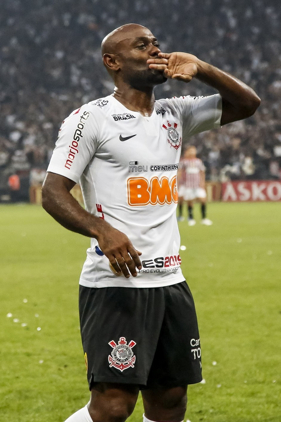 Vagner Love marcou o segundo gol contra o So Paulo, pela final do Campeonato Paulista 2019