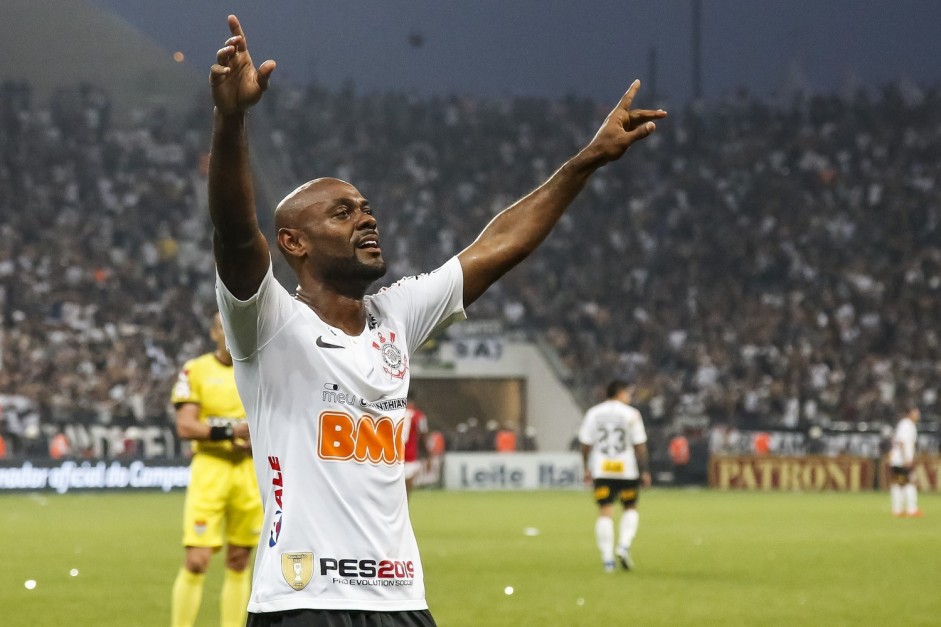 Vagner Love no jogo contra o São Paulo, pela final do Campeonato Paulista 2019