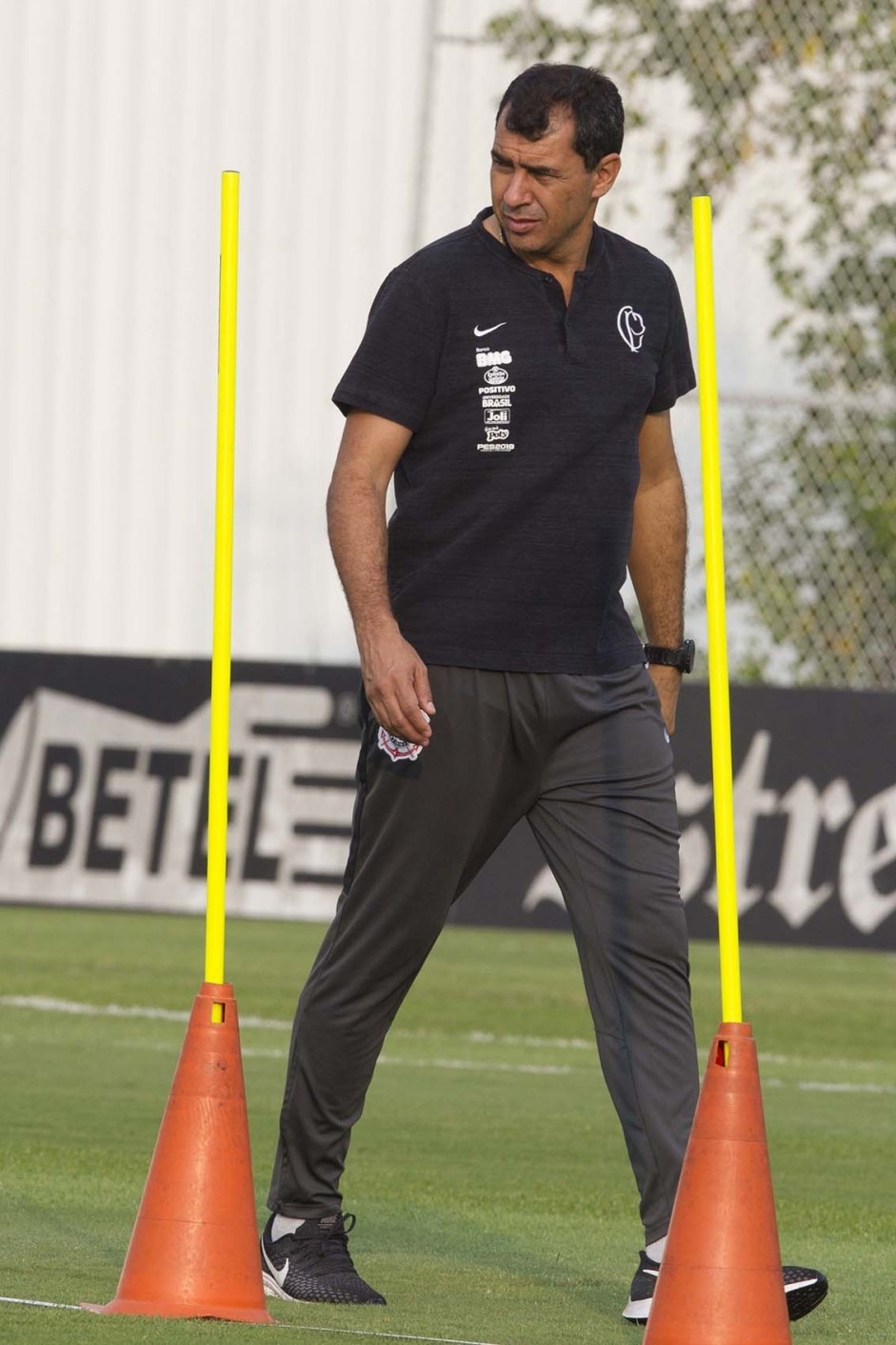 Carille no treino de reapresentação do elenco após conquista do Paulistão