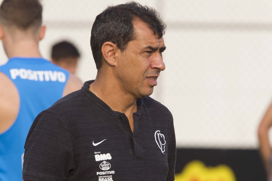 Carille no treino de reapresentação do Corinthians após conquista do Campeonato Paulista