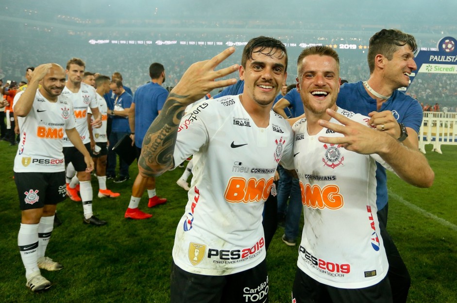 Fagner e Ramiro na final contra o So Paulo