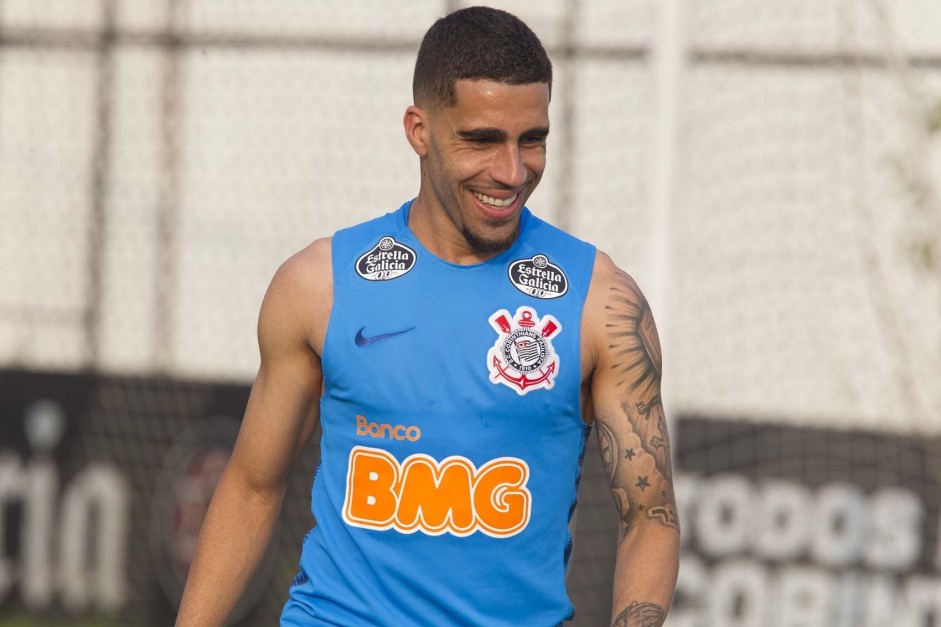 Meia Gabriel no treino de reapresentação do Corinthians após conquista do Campeonato Paulista