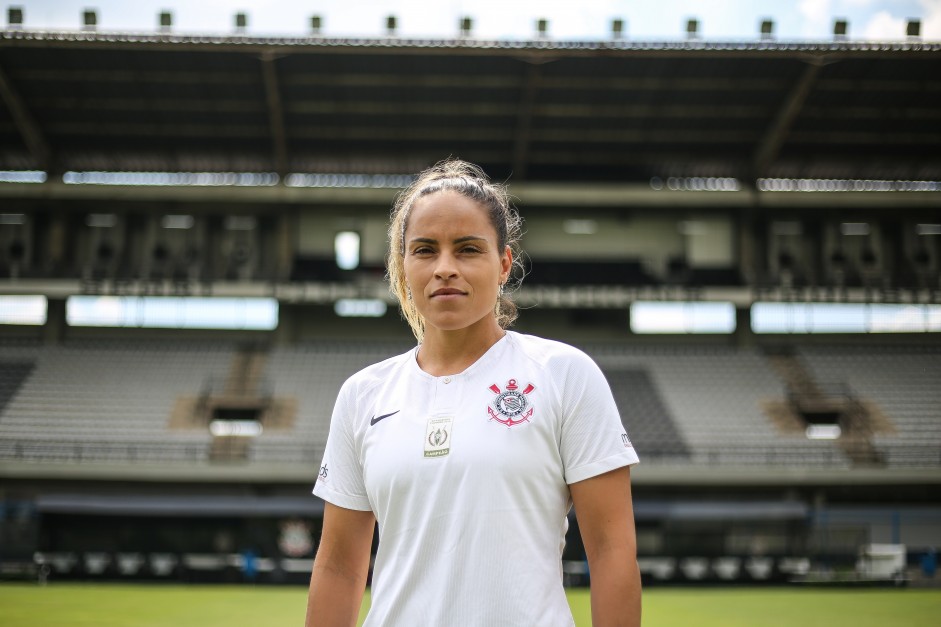 Mnica Hickmann Alves  oficialmente jogadora do Corinthians Futebol Feminino