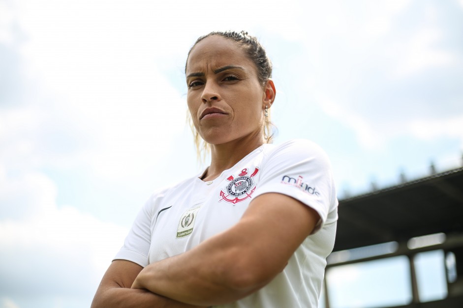 Mônica Hickmann é a nova zagueira do Corinthians