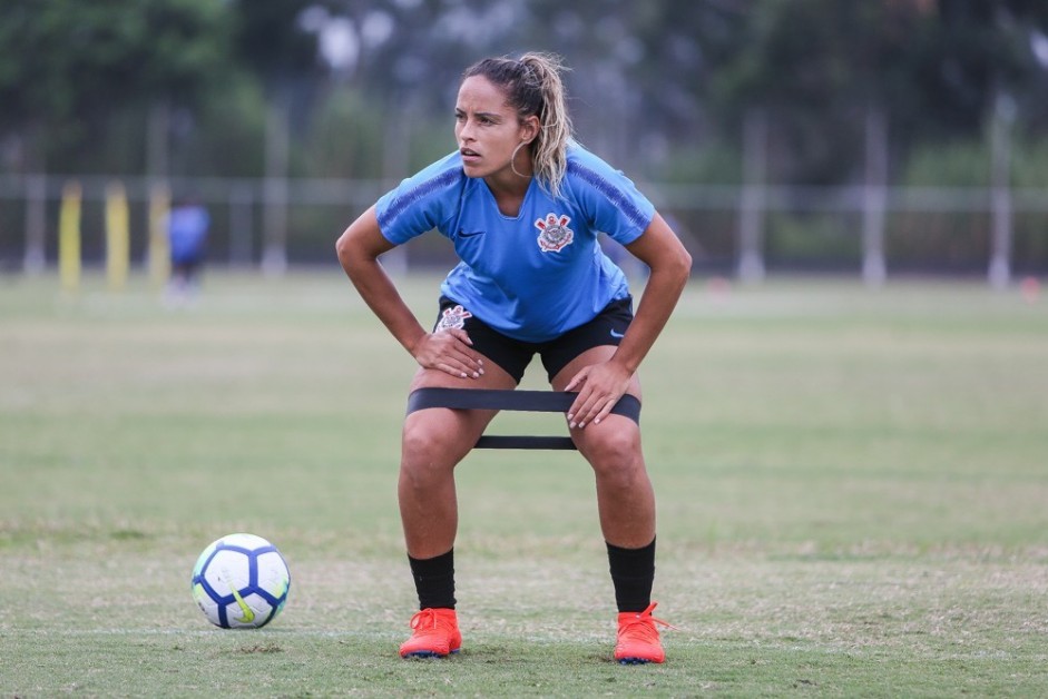 Nova zagueira do Corinthians, Mônica Hickmann, já treina no CT