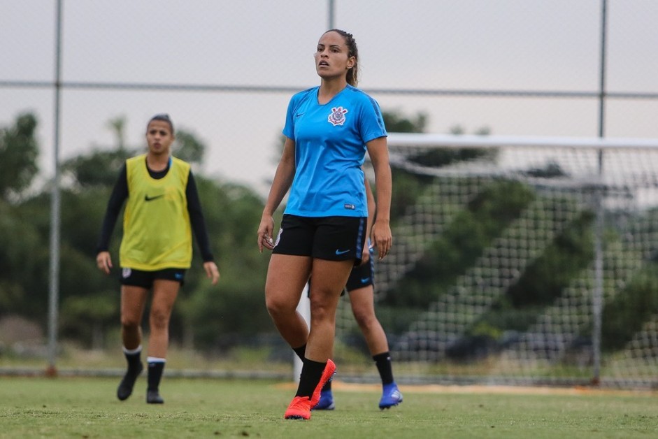 Olha ela aí! Mônica Hickmann já treina no CT pelo Corinthians Futebol Feminino