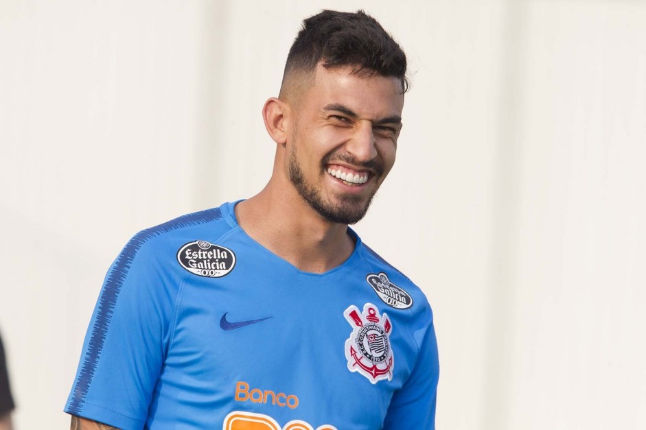 Pedro Henrique no treino de reapresentao do Corinthians; jogador deve ser titular contra Chapecoense