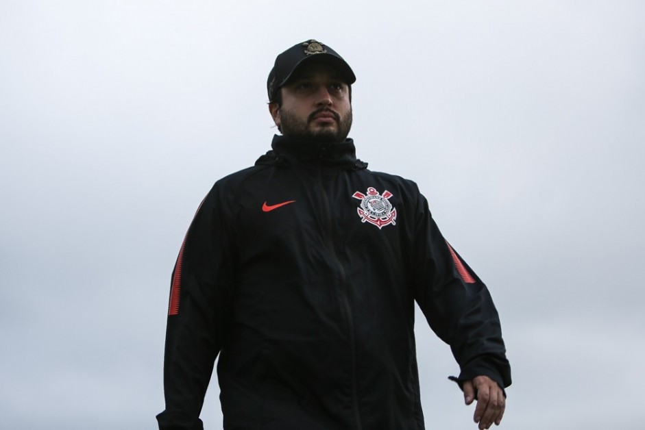 Técnico Arthur Elias comanda treino do Corinthians Futebol Feminino no CT