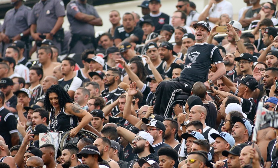 Torcida do Corinthians em festa na comemorao da conquista do Paulisto 2019