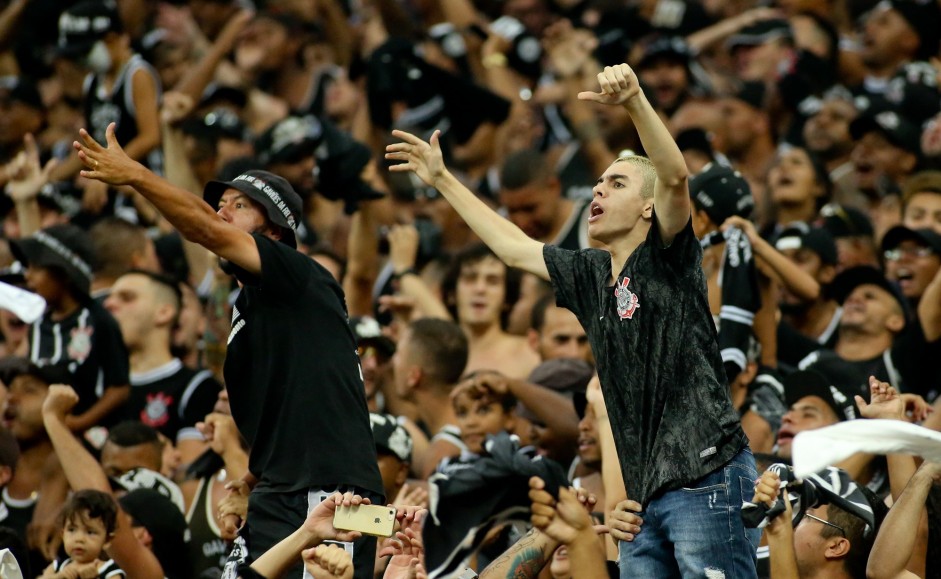 Cantar vitória antes da hora? Calma lá, torcedores do Corinthians Cantar vitória antes da hora? Calma lá, torcedores do Corinthians