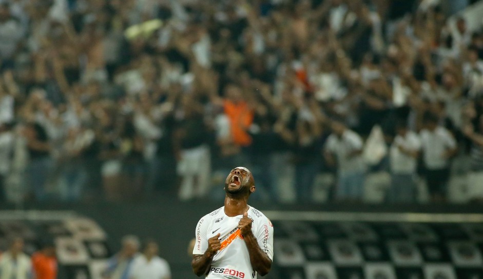 Vagner Love eufrico com a conquista do Campeonato Paulista 2019