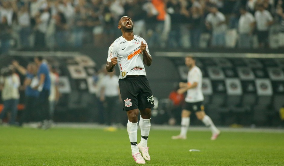 Vagner Love marcou o segundo gol do Corinthians contra o São Paulo, pela final do Paulistão