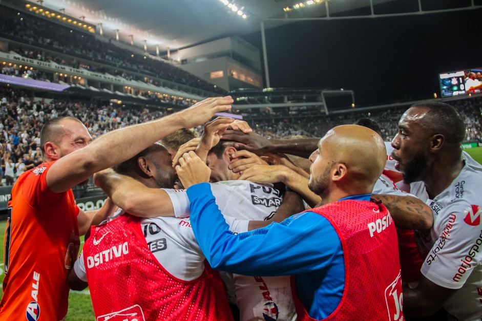 Vaga nas oitavas rende boa grana aos cofres do Corinthians