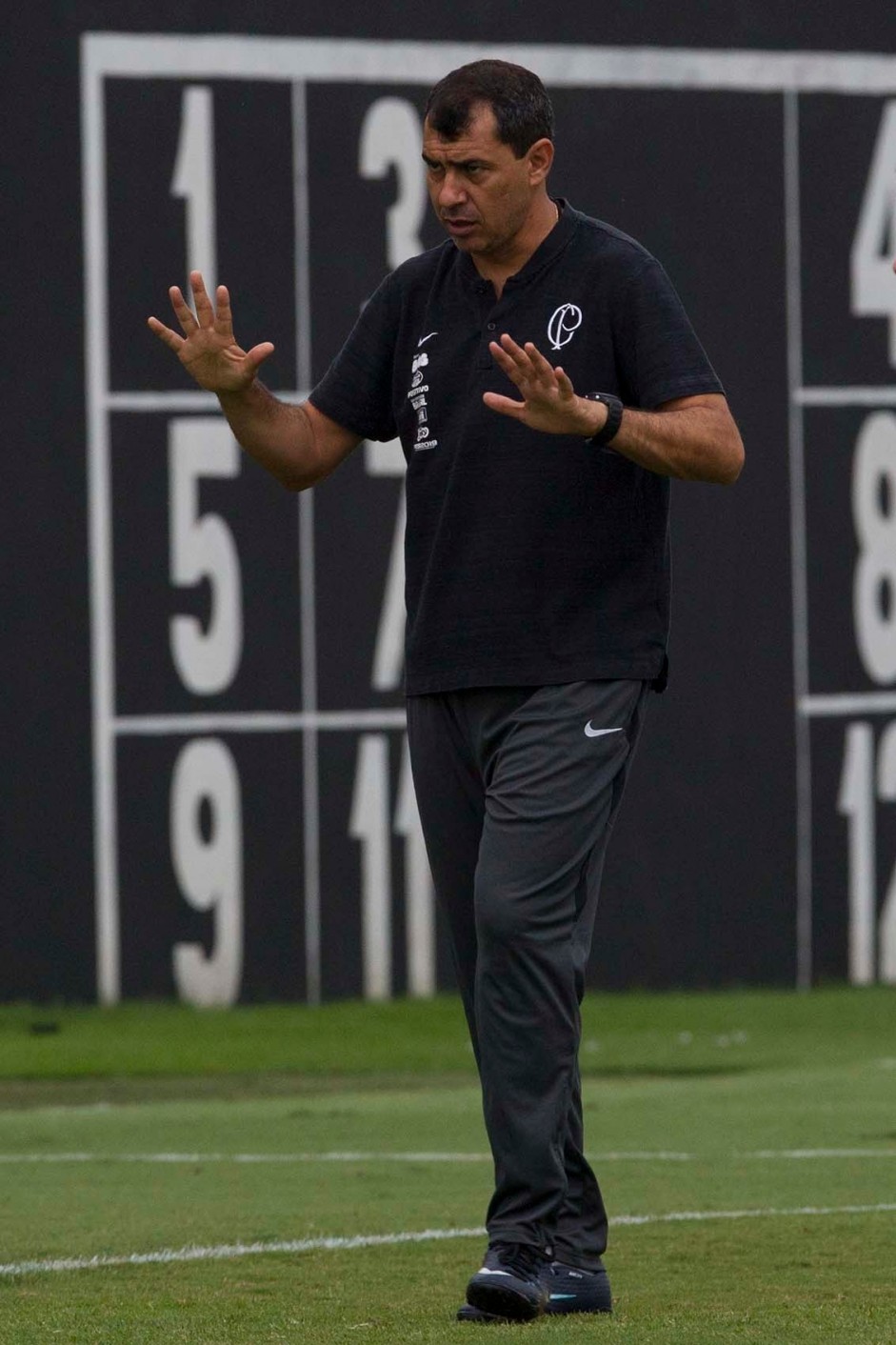 Carille durante treino derradeiro antes do duelo contra a Chapecoense