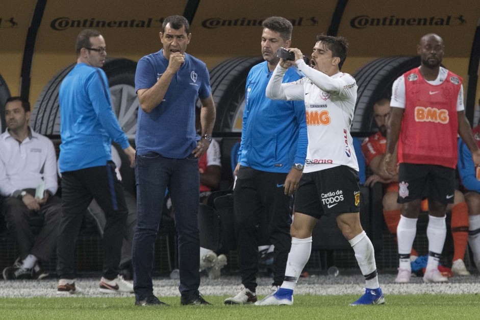 Carille e Fagner no duelo contra a Chapecoense, pela Copa do Brasil, na Arena Corinthians