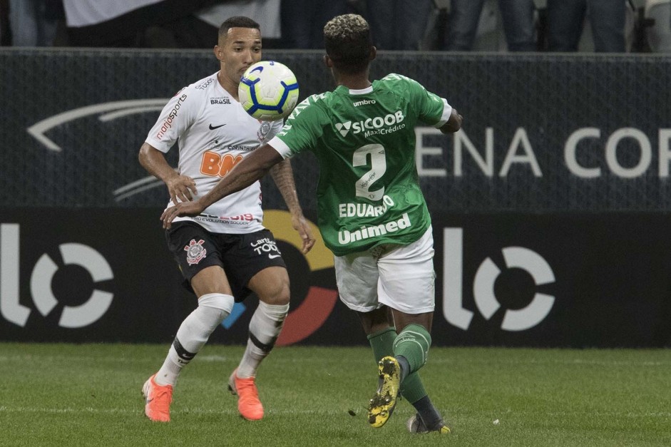 Clayson em jogada contra a Chapecoense, pela Copa do Brasil, na Arena Corinthians