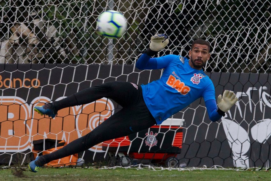 Filipe no último treino do Corinthians antes do duelo contra a Chapecoense