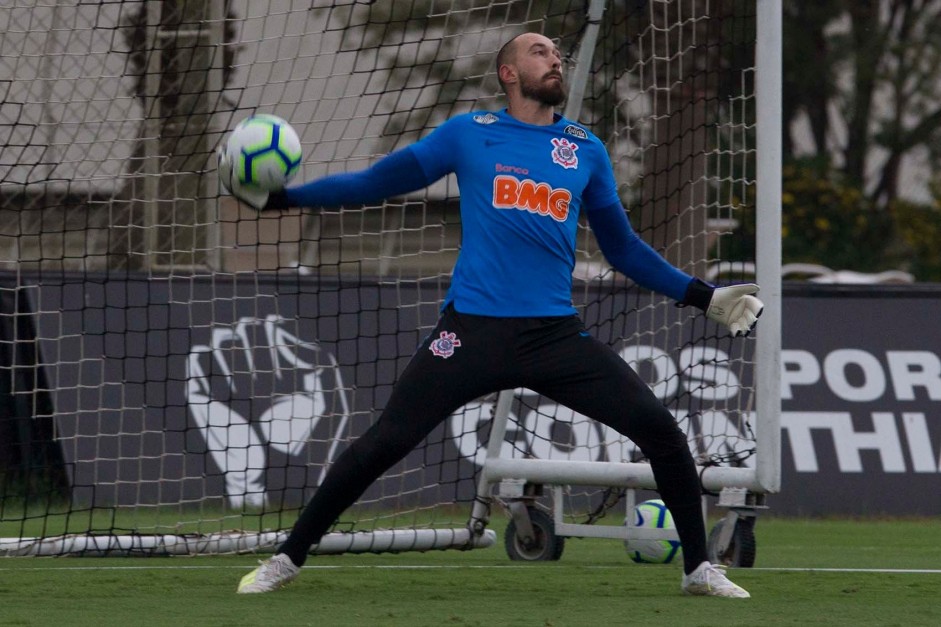 Goleiro Walter no último treino do Corinthians antes do jogo contra a Chapecoense