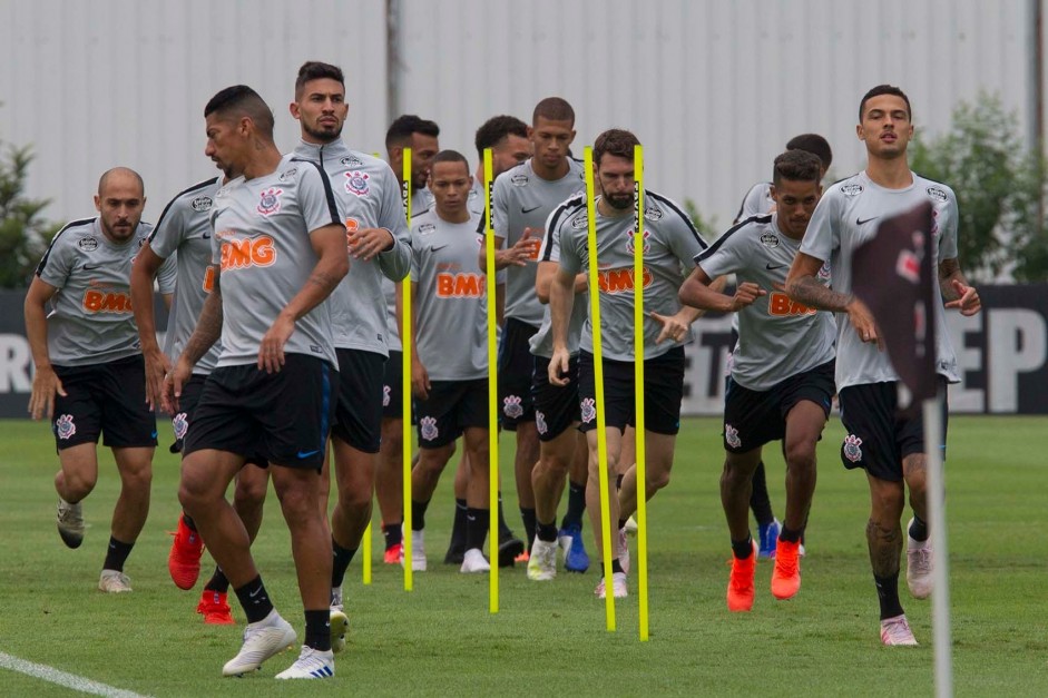 Jogadores do Corinthians fazem último treino antes da decisão contra a Chapecoense