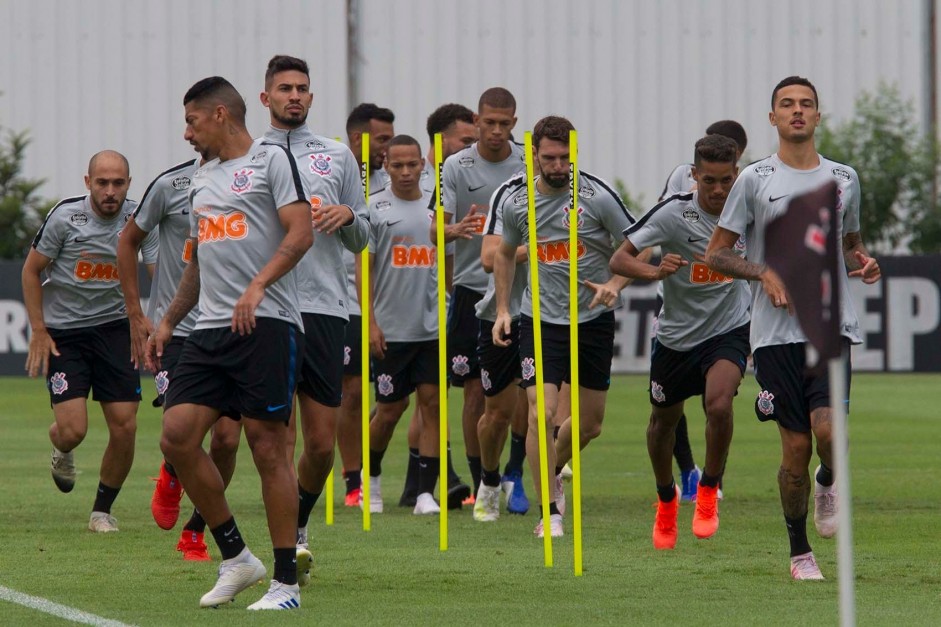 Jogadores do Corinthians fazem ltimo treino antes da deciso contra a Chapecoense