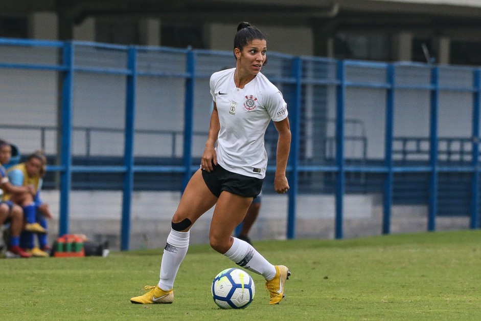 Paulinha durante jogo contra o São José, pelo Campeonato Brasileiro Feminino