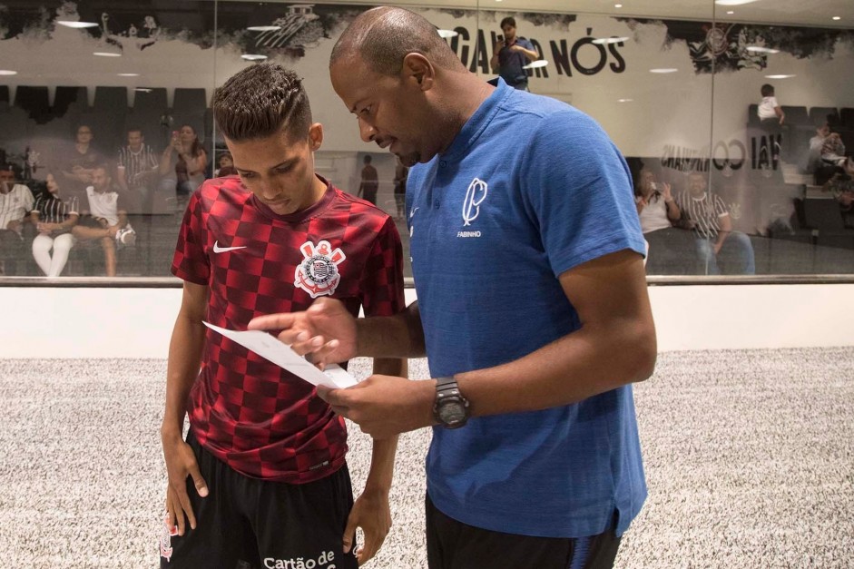 Pedrinho no vestirio da Arena Corinthians antes do jogo contra a Chapecoense, pela Copa do Brasil