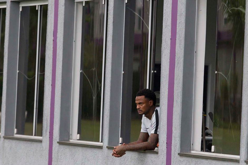 Renê Júnior vem se recuperando de lesão no CT Joaquim Grava