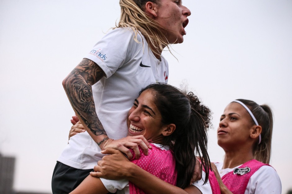 Cacau marcou o segundo gol do Corinthians contra o São José, pelo Brasileirão Feminino