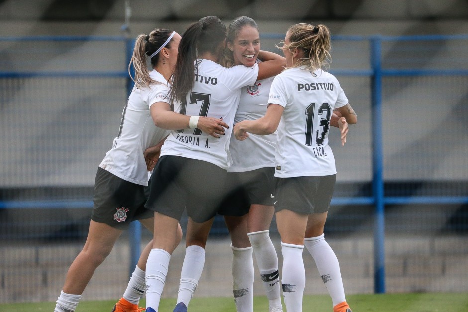 Gabi Nunes abriu o placar contra o So Jos, pelo Brasileiro Feminino