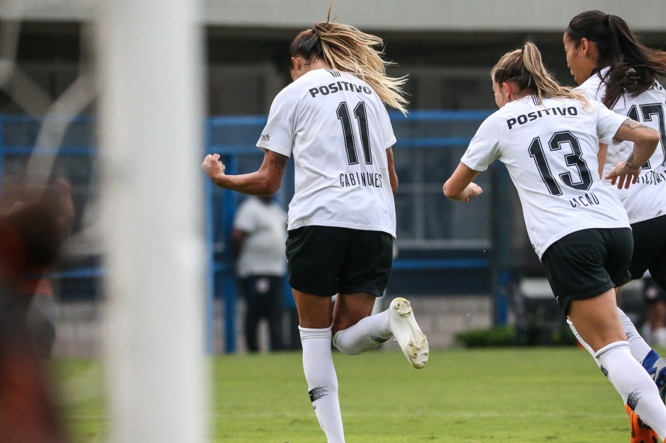 Gabi Nunes abriu o placar para o Corinthians contra o So Jos, pelo Brasileiro Feminino