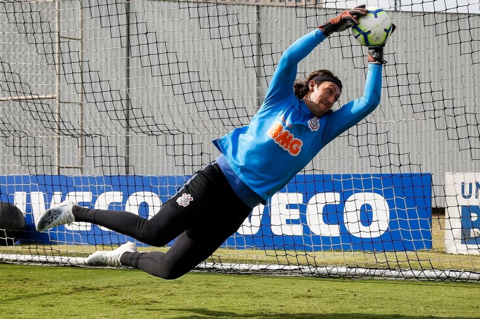 Goleiro Cássio treina na tarde desta sexta-feira no CT Joaquim Grava